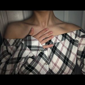 Off Shoulder Plaid Crop 💋